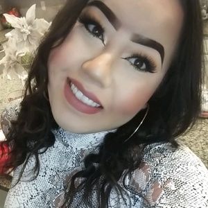 Meet your Posher, Alejandra